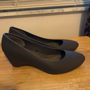 Crocs dual comfort heels